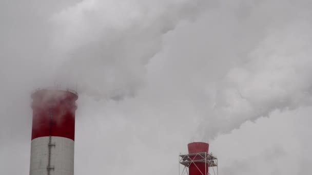 Kraftwerk Ausrüstung Von Elektrizitätswerken Weißer Rauch Aus Einer Pfeife — Stockvideo