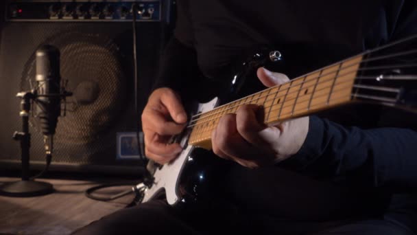 Musicien Jouant Guitare Électrique Studio Gros Plan — Video