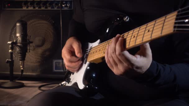 Musicien Jouant Guitare Électrique Studio Gros Plan — Video