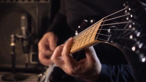 Musicien Jouant Guitare Électrique Studio Gros Plan — Video