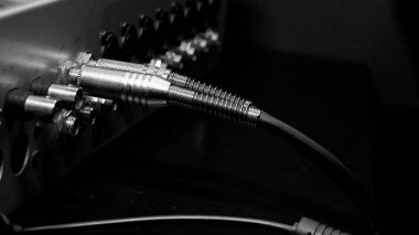 İşlem için ses karıştırma paneli hazırlanıyor. Müzik kayıt sahne ekipmanı