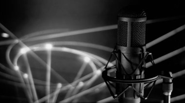 Stüdyoda mikrofon. Müzik sahnesi. Stüdyo ses ekipmanları
