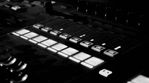 Zvukové Vybavení Zvukař Pracuje Zvukovém Mixážním Pultu Show Profesionální Hudební — Stock fotografie