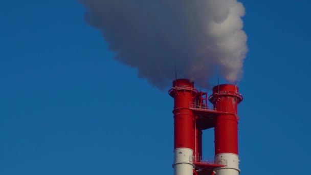 Kraftwerk Ausrüstung Von Elektrizitätswerken Weißer Rauch Aus Einer Pfeife — Stockvideo