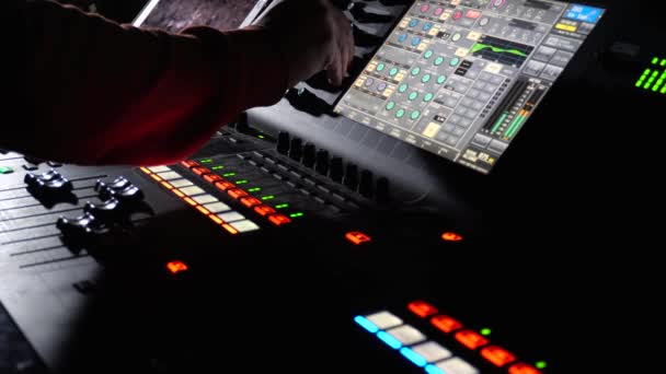 Звукове Обладнання Інженер Звуку Працює Панелі Змішування Звуку Шоу Професійне — стокове відео