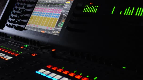 Zvukové Vybavení Zvukař Pracuje Zvukovém Mixážním Pultu Show Profesionální Hudební — Stock video