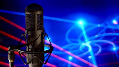 Stüdyoda mikrofon. Müzik sahnesi. stüdyo ses ekipmanı