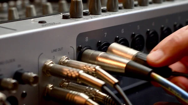 Ljudutrustning Ljudteknikern Jobbar Ljudblandningspanelen Show Professionell Musikutrustning — Stockfoto