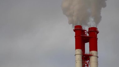 Elektrik santrali. Elektrik Güç İstasyonları Ekipmanı. Borudan Beyaz Duman