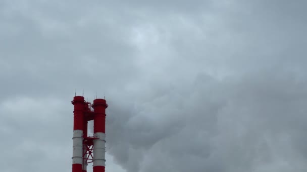 Central Eléctrica Equipo Las Estaciones Energía Eléctrica Humo Blanco Tubo — Vídeo de stock