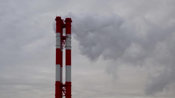 Een Energiecentrale Apparatuur Van Elektrische Centrales Witte Rook Uit Een — Stockvideo