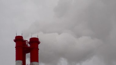 Elektrik santrali. Elektrik Güç İstasyonları Ekipmanı. Borudan Beyaz Duman