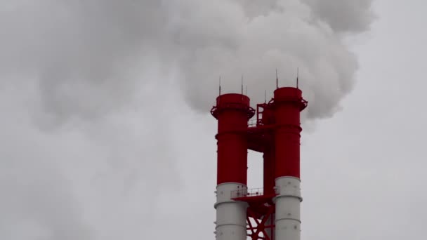 Kraftwerk Ausrüstung Von Elektrizitätswerken Weißer Rauch Aus Einer Pfeife — Stockvideo