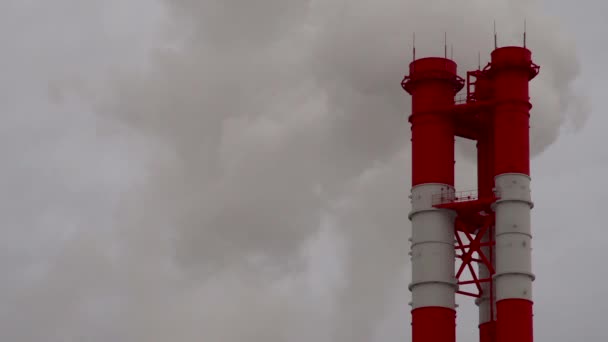 Kraftwerk Ausrüstung Von Elektrizitätswerken Weißer Rauch Aus Einer Pfeife — Stockvideo