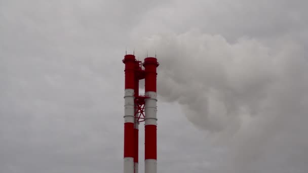 Een Energiecentrale Apparatuur Van Elektrische Centrales Witte Rook Uit Een — Stockvideo