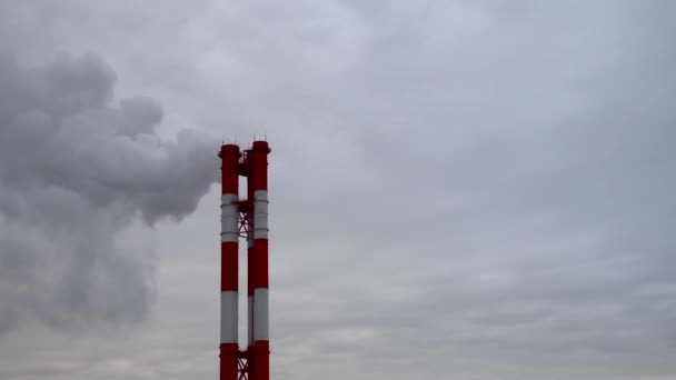 Central Eléctrica Equipo Las Estaciones Energía Eléctrica Humo Blanco Tubo — Vídeo de stock