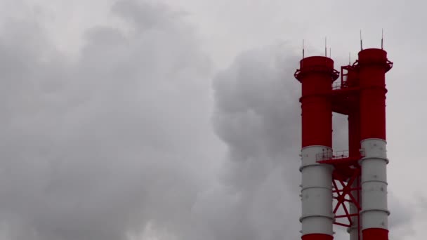 Central Eléctrica Equipo Las Estaciones Energía Eléctrica Humo Blanco Tubo — Vídeo de stock