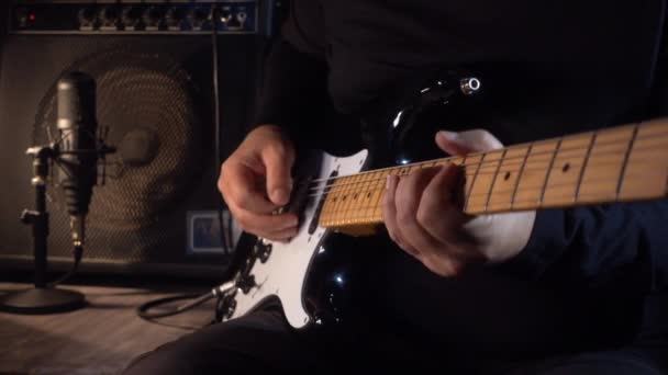 Músico Tocando Guitarra Eléctrica Estudio Guitarrista — Vídeo de stock