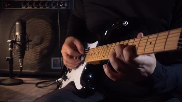 Músico Tocando Guitarra Eléctrica Estudio Guitarrista — Vídeo de stock