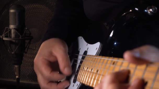 Músico Tocando Guitarra Eléctrica Estudio Guitarrista — Vídeo de stock