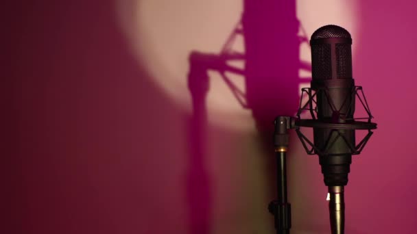 Студийный Микрофон Цвет Фона — стоковое видео