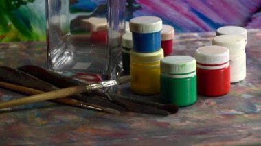Sanat fırçaları ve boyalar. Soyut resim. renk arkaplanı