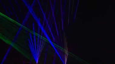 Kombinasyon, subrit mesajı gibi. Sahne ışığı arkaplanı