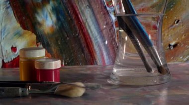 Sanat fırçaları ve boyalar. Soyut resim. renk arkaplanı