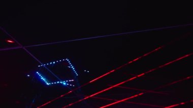 Kombinasyon, subrit mesajı gibi. Sahne ışığı arkaplanı 