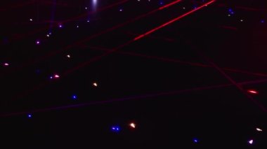 Kombinasyon, subrit mesajı gibi. Sahne ışığı arkaplanı 