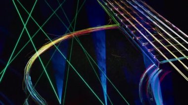 Duvar kağıdı. Renkli neon arkaplan. Neon ışığı gitarı 