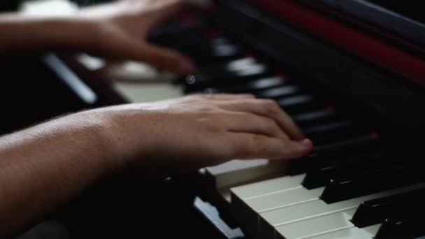 Musicien Jouant Clavier Piano Studio Gros Plan — Video