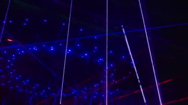 Kusursuz döngü videosu. Soyut neon ışık arkaplanı