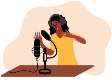 Kadın canlı podcast yapıyor. Kadın podcaster stüdyoda mikrofon kayıt sesiyle konuşuyor. Düz biçimli vektör illüstrasyonu.
