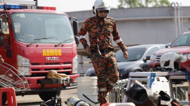 Port Dickson, Malezya, 2 Mart 2021 - Malezya İtfaiye Özel Ekibi, Port Dickson 'daki Petrol Tedavi Merkezi' nde tehlikeli madde eğitimi aldı..