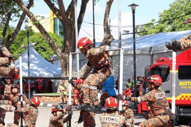 Pahang 05 Mayıs 2025 - Pahang Sultanı Abdullah Ri 'ayatuddin el-Mustafa Bilh ibni Almarhum Sultan Hacı Ahmed Şah tarafından Kuantan Kasabası' nda 2024 Dünya Ateşli Adamlar Günü resmi olarak düzenlendi. 