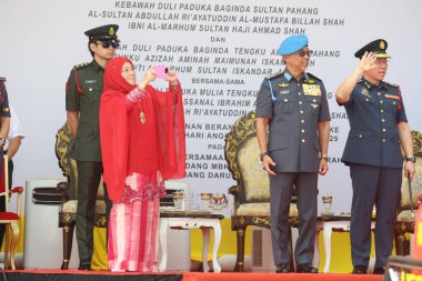 Pahang 05 Mayıs 2025 - Pahang Sultanı Abdullah Ri 'ayatuddin el-Mustafa Bilh ibni Almarhum Sultan Hacı Ahmed Şah tarafından Kuantan Kasabası' nda 2024 Dünya Ateşli Adamlar Günü resmi olarak düzenlendi.