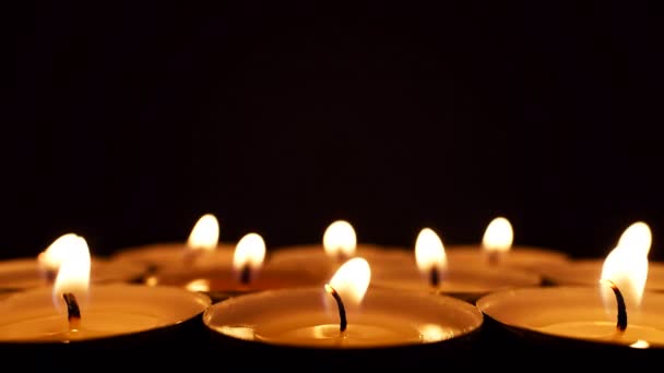 Burning Candles Row Dark Close High Quality Footage — Stock Video