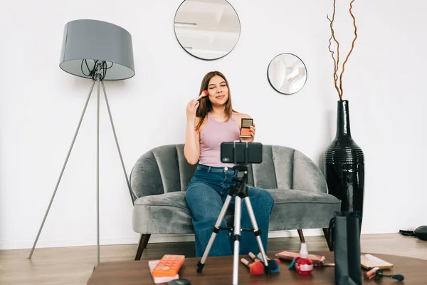 Attractive Caucasian Young Woman Video Blogger Showing Beauty Products Her — Stock Photo, Image