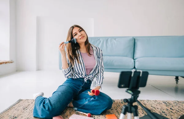 Attractive Caucasian Young Woman Video Blogger Showing Beauty Products Her — Stock Photo, Image