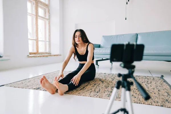 Beautiful Brunette Fitness Woman Make Stretching Exercises Front Camera Tripod — Stock Photo, Image