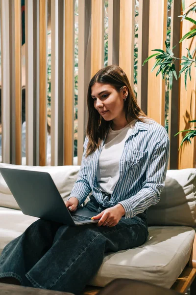 Young Woman Mobile Developer Laptop Writes Program Code Computer Programmer — Stock Fotó