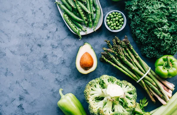 Alimento Verde Orgánico Saludable Surtido Verduras Frescas Aguacate Lechuga Brócoli — Foto de Stock