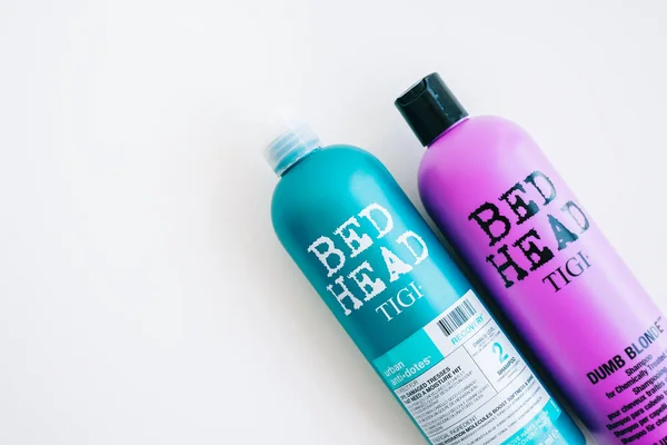 Tigi Bed Head Shampoo Flessen Haarverzorgingsproducten Witte Achtergrond — Stockfoto