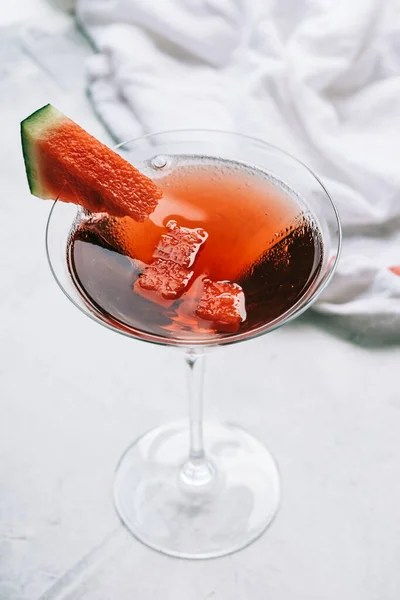 Koktajl Arbuzowy Szklance Martini Stole Napoje Orzeźwiające — Zdjęcie stockowe