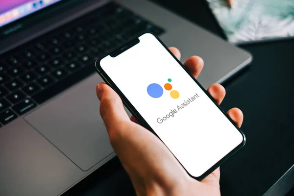 Aplikacja Google Assistant Ekranie Iphone — Zdjęcie stockowe