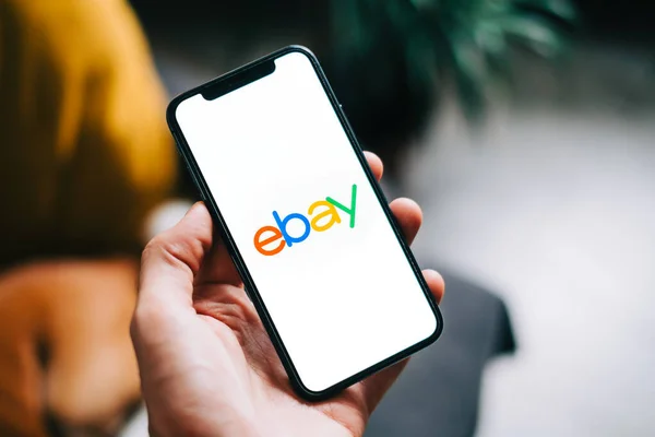 Ebay Logotypen Smartphone Skärmen — Stockfoto