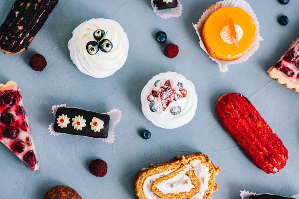 Şekerleme çeşitleri, farklı türde pasta ve tatlılar..