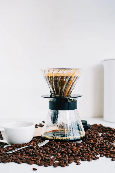 Café Recién Hecho Una Taza Utilizando Método Alternativo Con Vertido —  Fotos de Stock