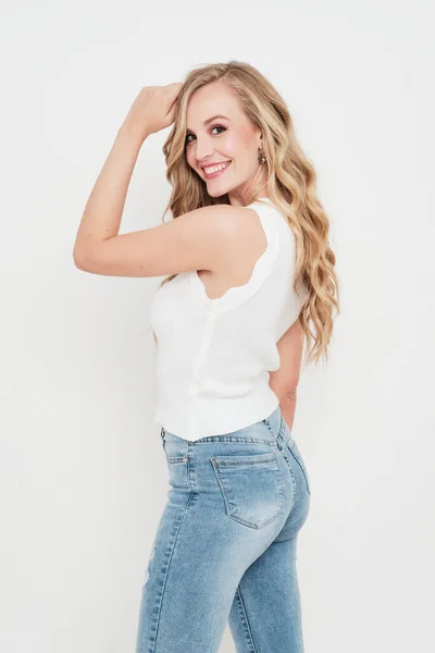 Sexy Chica Rubia Joven Con Jeans Una Camisa Blanca Sin —  Fotos de Stock